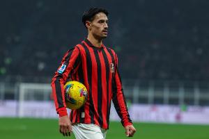 hth体育怎么进入官网-跟队记者：赖因德斯肠胃问题缓解，入选米兰对阵佛罗伦萨大名单